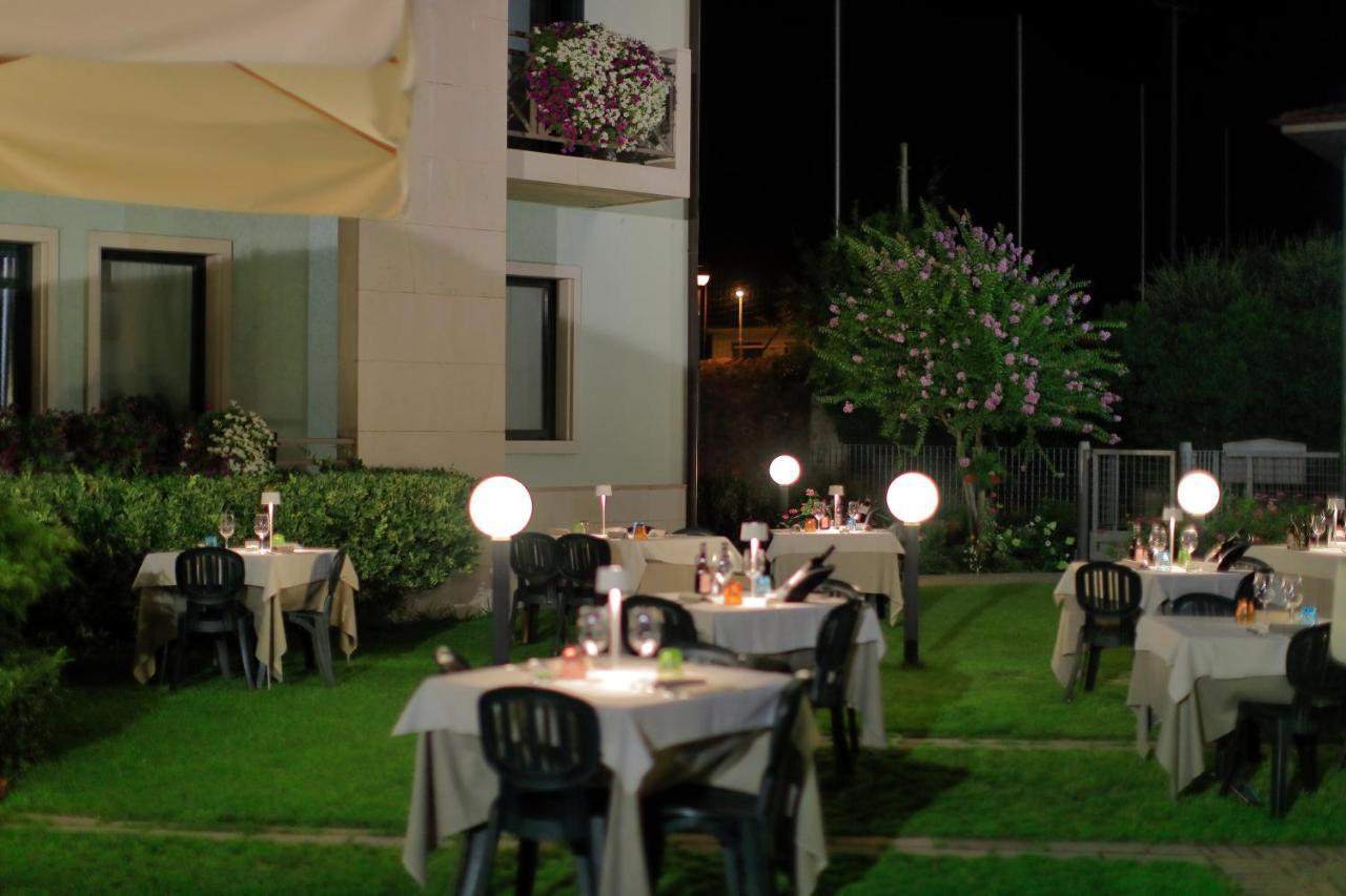 Hotel Eden Valeggio sul Mincio Ngoại thất bức ảnh